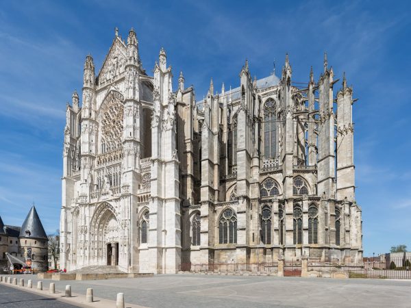 Beauvais_Cathedral_Exterior_1,_Picardy,_France_-_Diliff
